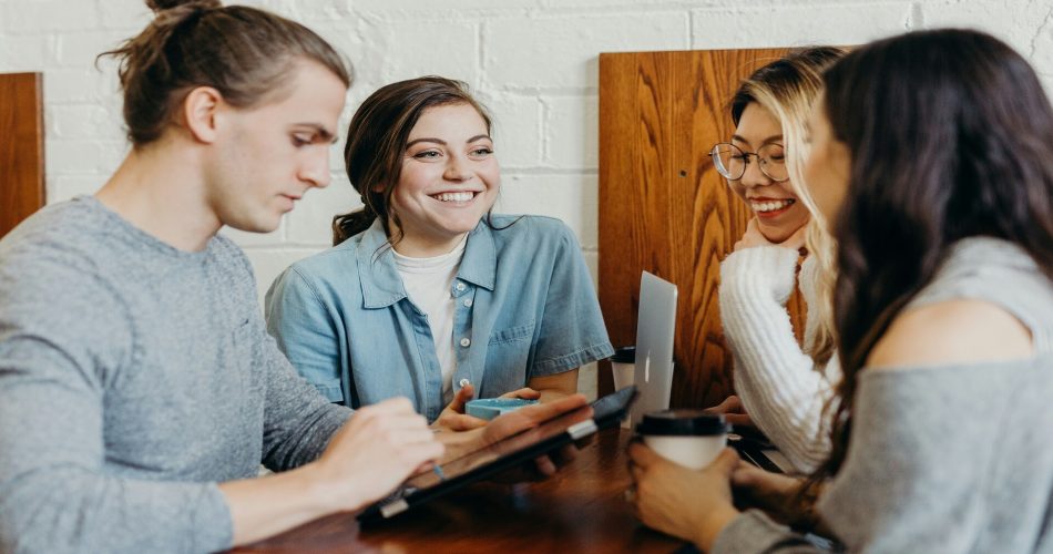 Kiat Sukses dalam Hubungan Sosial dan Profesional