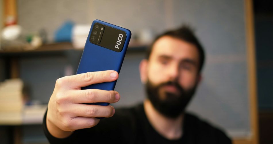 Poco F6 vs Realme GT 6, Mana yang Lebih Baik