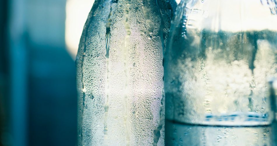 Manfaat Minum Air Putih Sebelum Tidur, Tapi Jangan Kebanyakan!