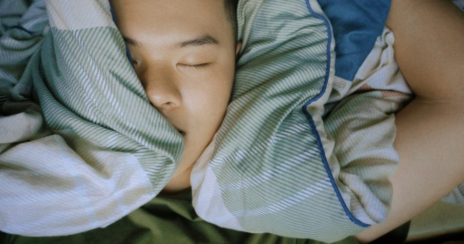Kenapa Sih Kita Suka Ngiler Saat Tidur