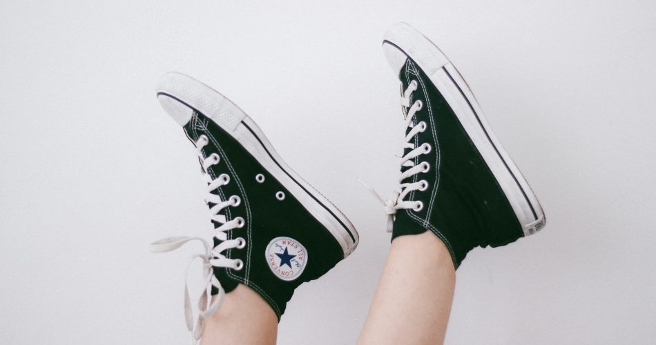 Vans vs Converse Mana Sepatu yang Pas Buat Kamu