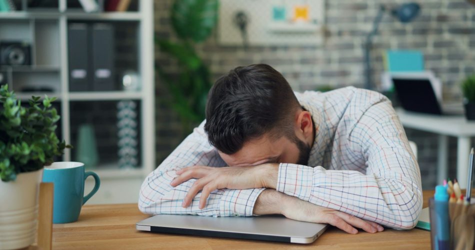 Biar Gak Ngantuk di Kantor Coba 9 Cara Simpel Ini!