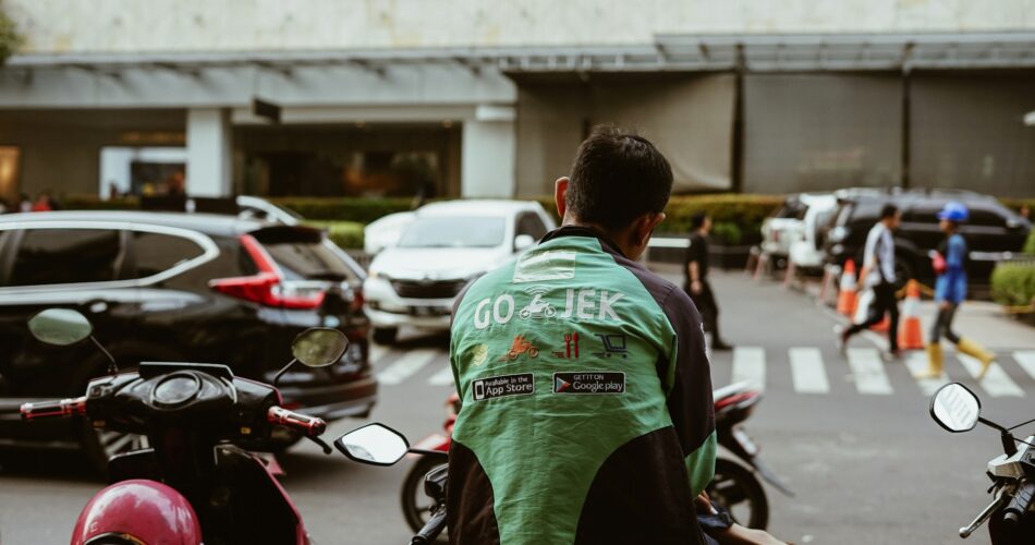 Grab vs Gojek Indonesia Tarif, Fitur, dan Layanan Terlengkap
