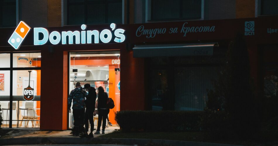 Domino’s vs Pizza Hut, Mana yang Lebih Murah dan Enak?
