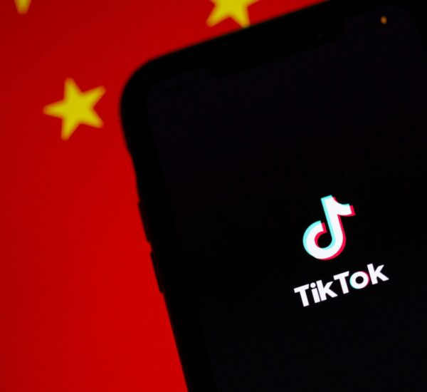 Shopee vs TikTok Shop, Persaingan Makin Brutal di 2026