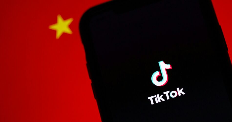Shopee vs TikTok Shop, Persaingan Makin Brutal di 2026