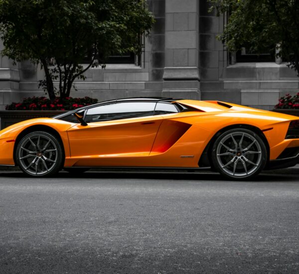 Ferrari vs Lamborghini: Perang Gengsi yang Tak Pernah Berakhir