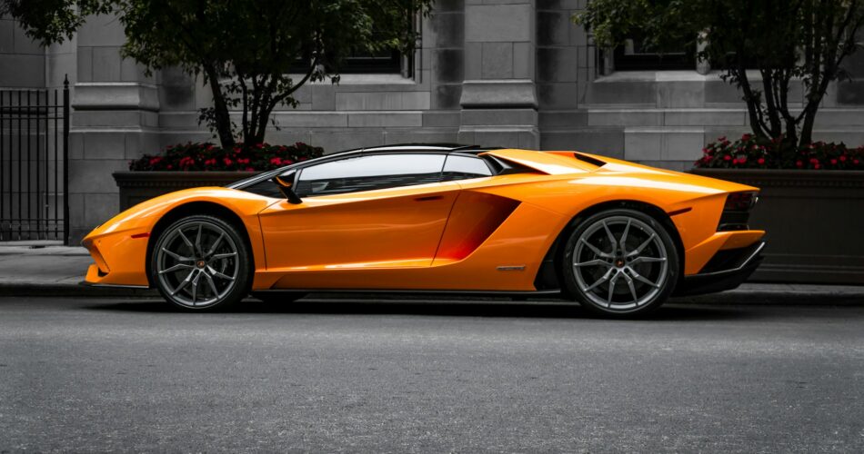 Ferrari vs Lamborghini: Perang Gengsi yang Tak Pernah Berakhir