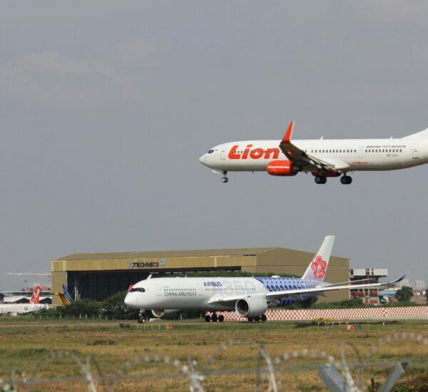 Lion Air vs AirAsia, Mana yang Lebih Worth It Buat Traveling