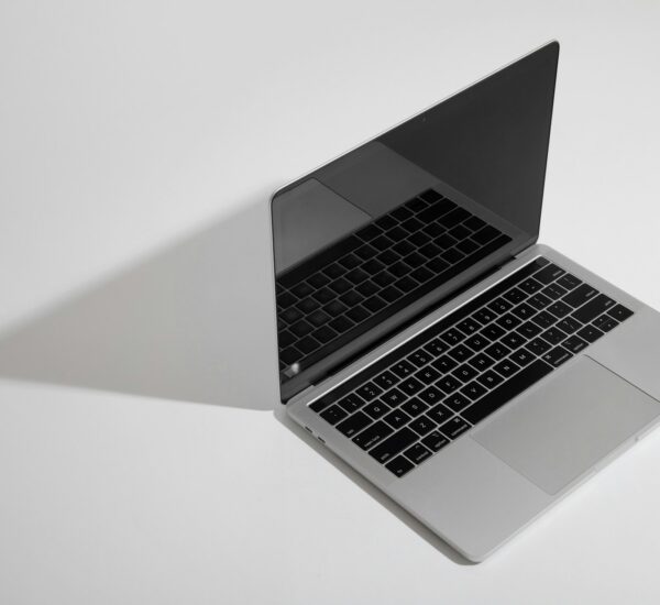 Mac vs Windows, Mana yang Lebih Worth It di 2026?